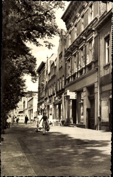 Postcard Wittenberge on the Elbe Prignitz, street with shops and trees, people on the sidewalk
