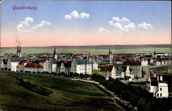 Ak Quedlinburg in het Harzgebergte, panoramisch uitzicht op wolken, huizen, torens