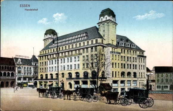 Postcard Essen im Ruhrgebiet, Handelshof, exterior view, carriages, Grand Hotel
