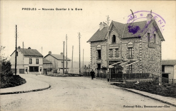 Postcard Presles Val d'Oise, New Quarter at the Train Station
