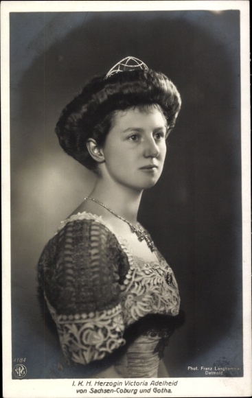 Ak Herzogin Victoria Adelheid von Sachsen Coburg und Gotha, Portrait, NPG 4184