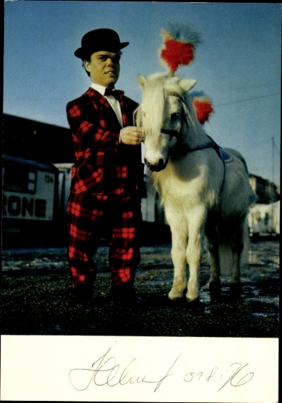 Postcard Klein Helmut, dwarf clown of the Circus Krone, Salto Mortale, favorite pony, autograph