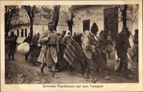 Ak Serbische Franktireurs auf dem Transport, 1. WK