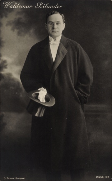 Postcard actor Waldemar Psilander, portrait with cylinder