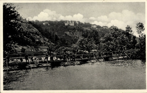 Ak Deutsche Reichswehr, Flussübergang auf Schlauchbootbrücke
