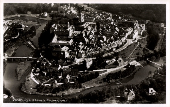 Ak Weilburg an der Lahn Hessen, Luftaufnahme von Weilburg,  Architektur, Flüsse, beeindruckende L