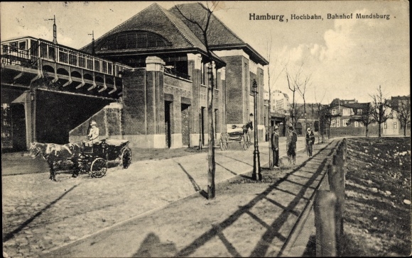 Postcard Hamburg Nord Uhlenhorst, Mundsburg station, elevated railway, on the street side