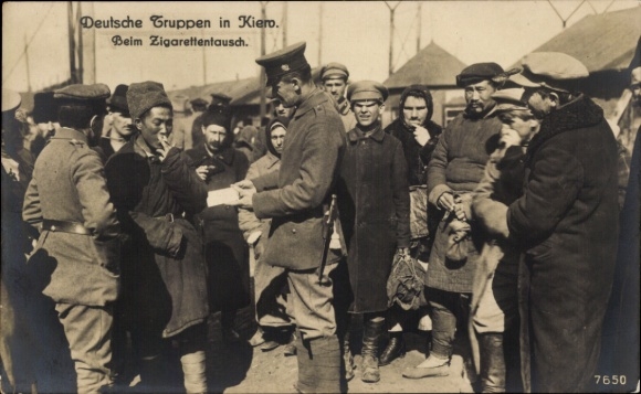 Postcard Kiev Kiev Киев Ukraine, German troops exchanging cigarettes, I WW
