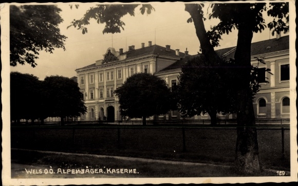 Postcard Wels in Upper Austria, Alpenjäger barracks