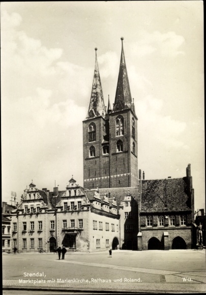 Ak Stendal in der Altmark, Marktplatz, Marienkirche, Rathaus, Roland,  Architektur