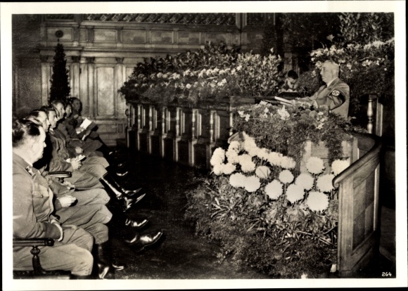 Photo Hoffmann, H., Berlin City Hall, Dr. Ley at a workshop of the German Labor Front, Oct. 1941