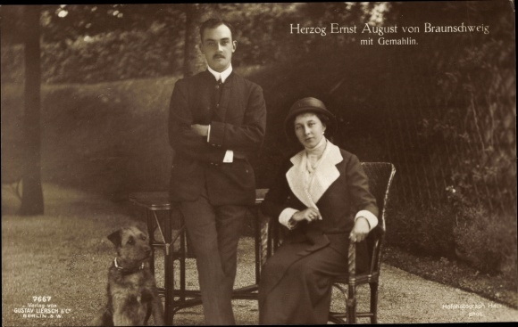 Postcard Duke Ernst August of Brunswick, Princess Victoria Luise of Prussia, dog