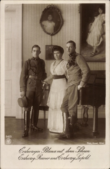Postcard Archduchess Blanca with sons, Archduke Rainer and Archduke Leopold, NPG 5423