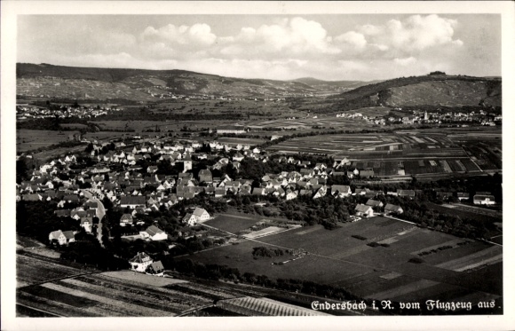 Ak Endersbach Weinstadt in Württemberg, Luftbild von  zahlreiche Häuser, Landschaft, Wolken