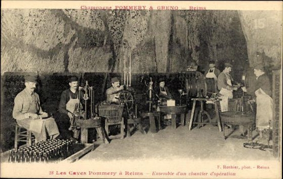 Set with 40 PCs Reims, Caves Pommery, envelope