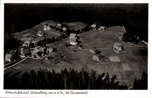 Ak Zwieselberg Alpirsbach im Schwarzwald, Luftaufnahme von Zwieselberg, Schwarzwald, Gasthaus Aue