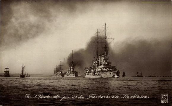 Ak Deutsche Kriegsschiffe, 2. Geschwader passiert den Friedrichsorter Leuchtturm