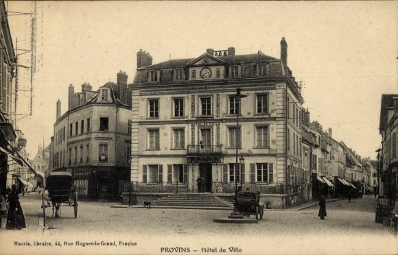 Ak Provins Seine et Marne, Hôtel de Ville,  Architektur, Bürgersteige, Kutschen