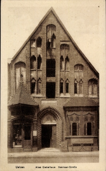 Postcard Uelzen in Lower Saxony, old gabled house, Veerseer Straße