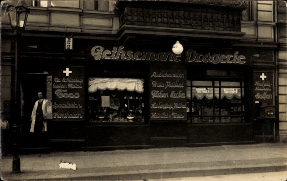 Photo Postcard Berlin Prenzlauer Berg, Gethsemane Drugstore, Pharmacist R. Kostecky, Greifenhagener Str. 54