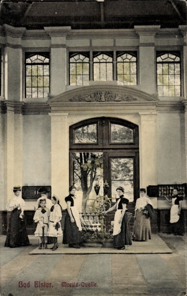 Postcard Bad Elster Vogtland, Women at the Moritz Quelle