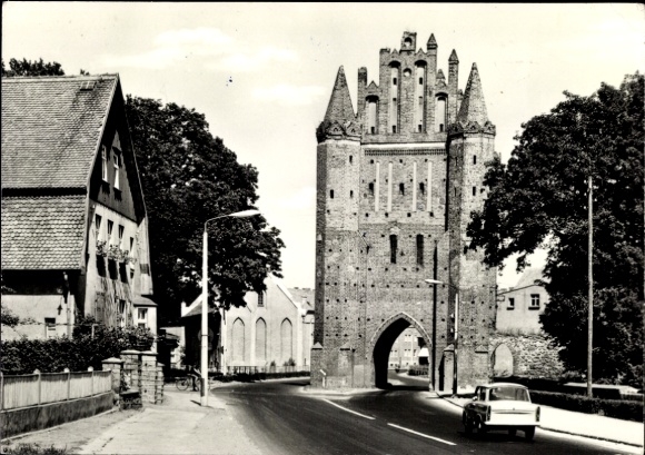 Postcard Friedland in Mecklenburg, Neubrandenburg Gate