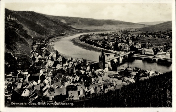 Ak Bernkastel Kues, Blick vom Doktorberg auf die Stadt
