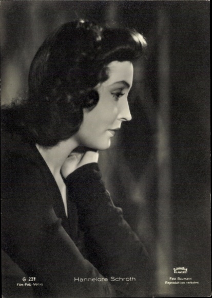 Ak-actrice Hannelore Schroth, portret in profiel