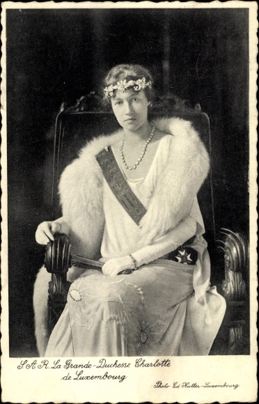 Postcard Grand Duchess Charlotte of Luxembourg, seated portrait