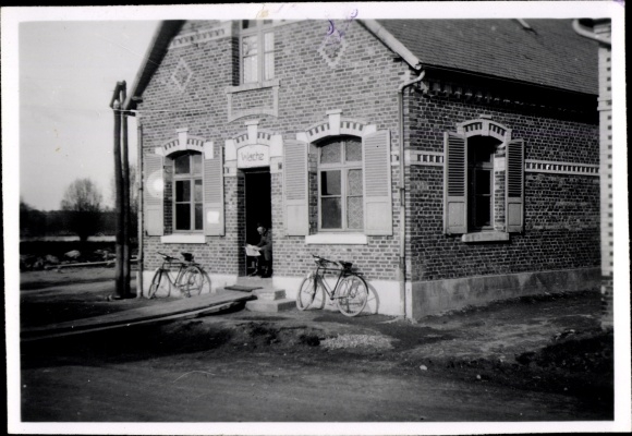 Photo Feuillères Somme, bridge guard, bicycles, II. WW