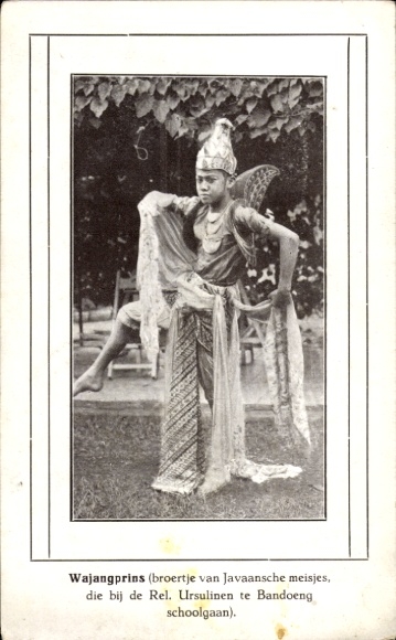 Postcard Bandoeng Java Indonesia, Wajang Prince, brother of students of the Ursuline Mission School