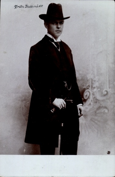 Postcard Fritz Schmidt, portrait in suit