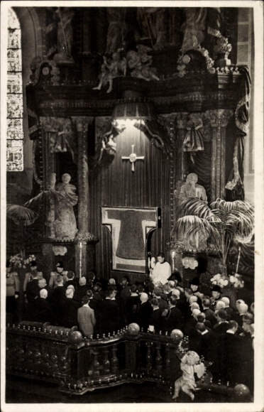 Postcard Trier, opening ceremony at the exhibition of St. Rocks in the cathedral 1933