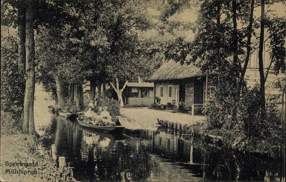 Ak Burg im Spreewald, zicht op de Mühlspree, schuit met passagiers, woonhuis