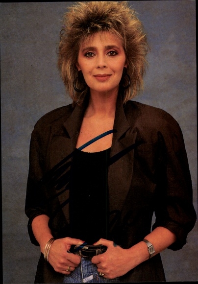 Postcard singer Cindy Berger, portrait, autograph