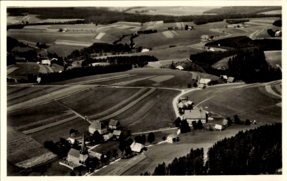 Ak Neukirch Furtwangen im Schwarzwald, Fliegeraufnahme