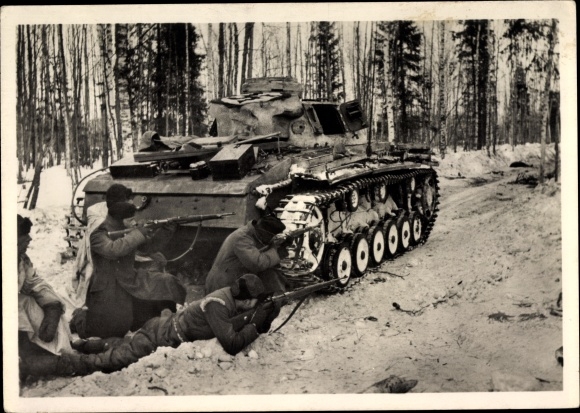 Postcard Deutsche Waffen SS, scouting squad in the Karelian Forest, Birkenwald, tanks, riflemen, Eastern Front, II. WW