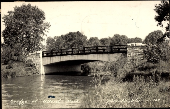 Ak Kenosha Wisconsin USA, brug, Alford Park, water, bomen, landschap