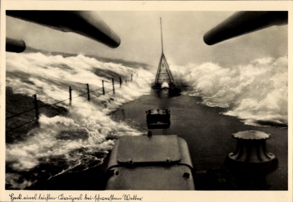 Ak Kriegsschiff, Deck eines leichten Kreuzers bei Sturm, Geschütz