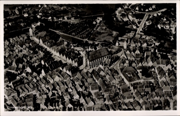 Ak Dinkelsbühl in Mittelfranken, Luftaufnahme von   Altstadt, viele Dächer
