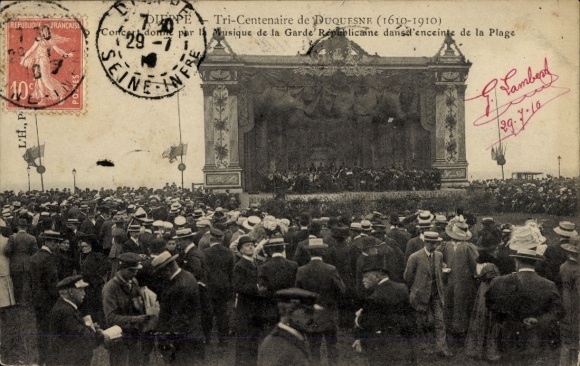 Ak Dieppe Seine Maritime, Jubiläumsfeier, Musik der Garde Republicaine, Menschenmenge, Bühne