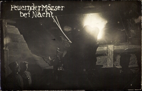 Postcard Firing mortar at night, German soldiers, Imperial era, trench