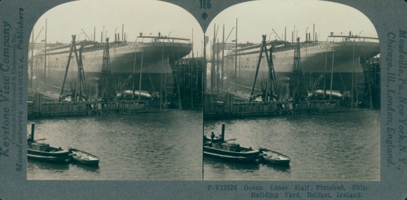 Stereo Postcard Belfast Nordirland, A half-finished Ocean Liner in the Belfast Shipyards, Werft