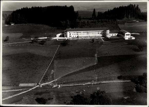 Ak Lindenberg im Allgäu Schwaben, De foto toont een luchtfoto van het voormalige sanatorium...