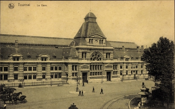 Postcard Tournai Wallonia Hainault, La Gare, view of the train station, street side