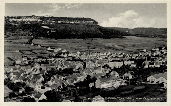 Postcard Spaichingen in Württemberg, aerial view of Dreifaltigkeitsberg in the background, idyllic L
