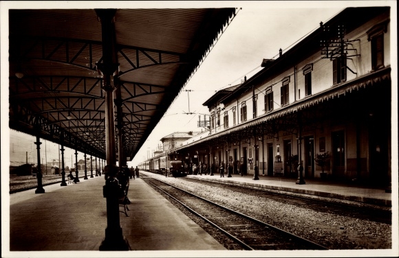 Postcard Domodossola Piedmont, Railway Station, Bahnhof, Gleisseite