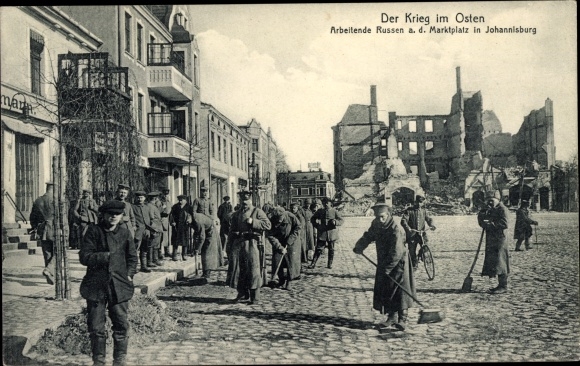 PC Pisz Johannisburg East Prussia, working Russians on the market square, war damage, I WW
