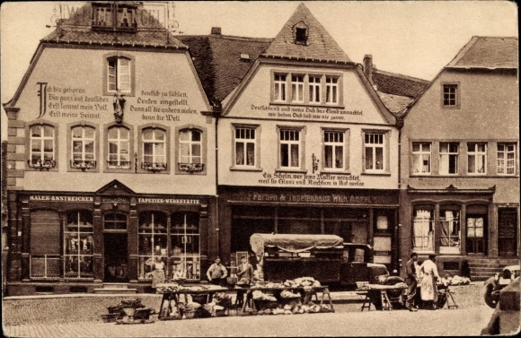 Postcard Sankt Wendel Saarland, houses with confessions on the cathedral square, market stalls