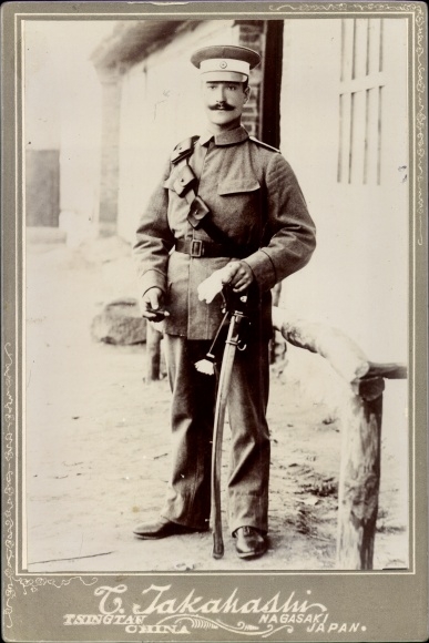 Cabinet photo Tsingtau China, German soldier in uniform, equipment, portrait